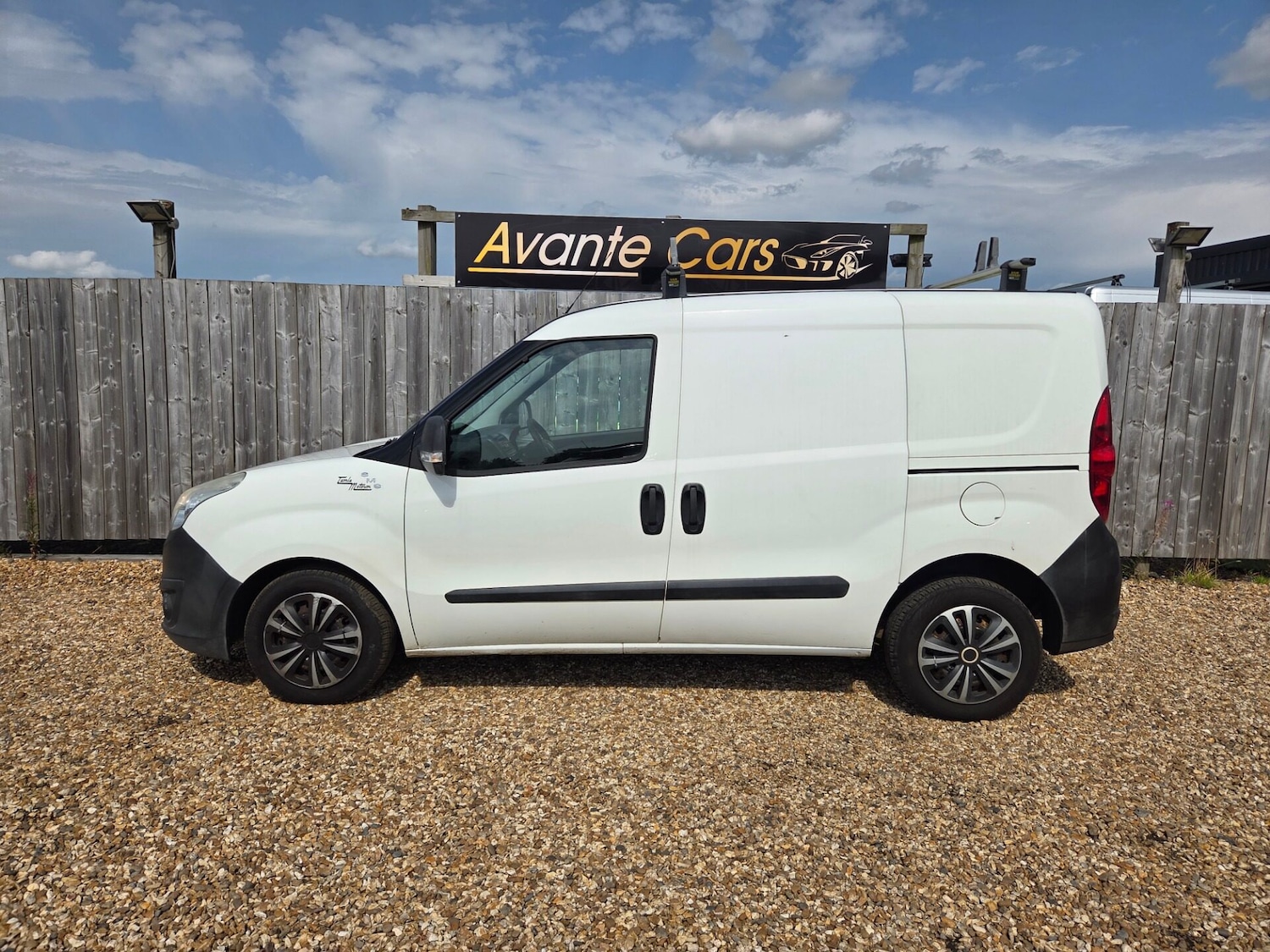 Used Vauxhall Combo 2015 for sale - 76040296: Photo 6