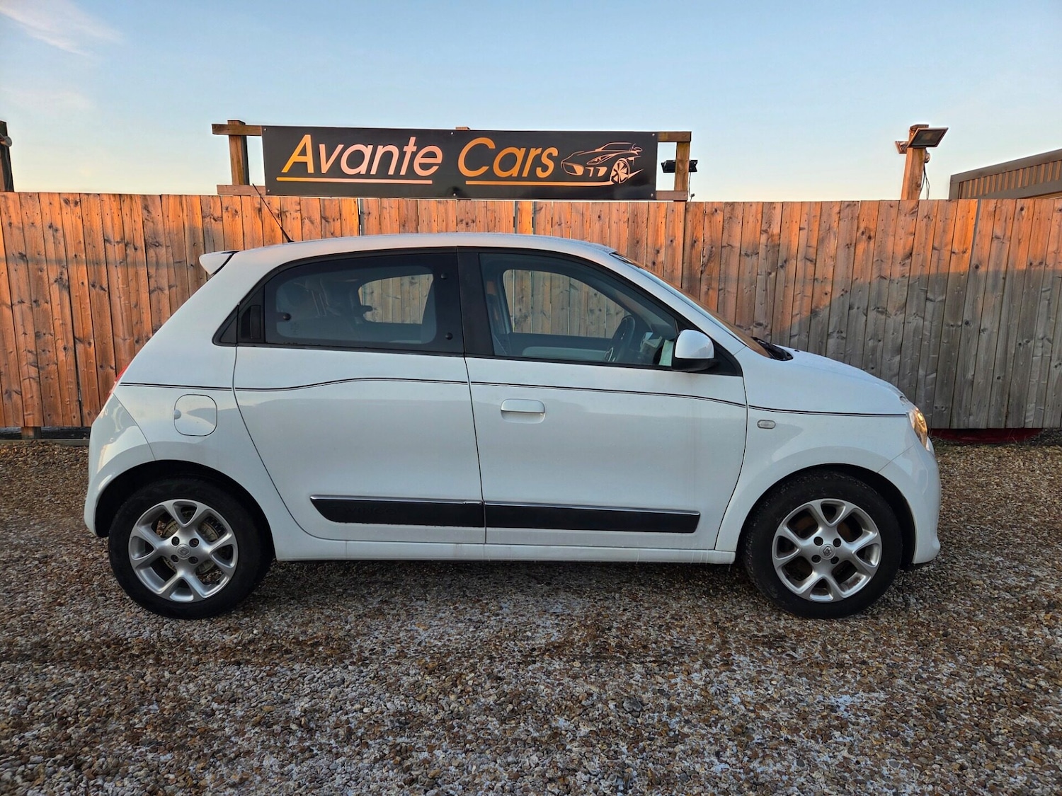 Used Renault Twingo 2015 for sale - 77107040: Photo 2