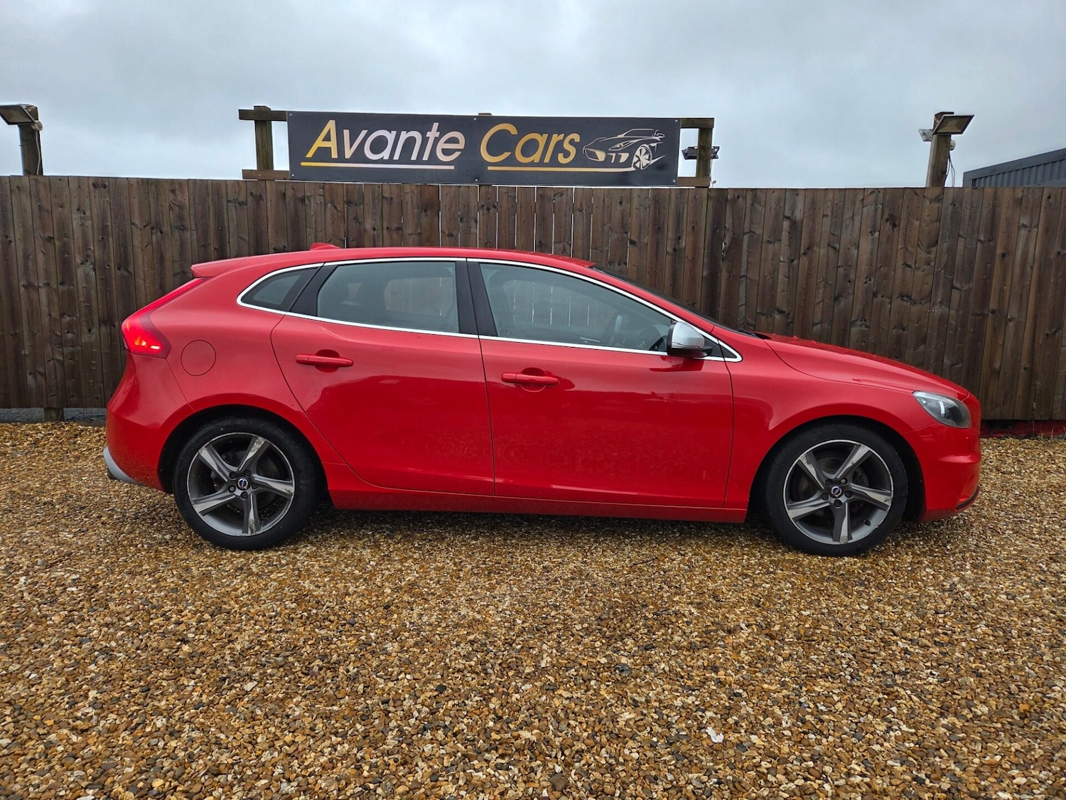 Used Volvo V40 2015 for sale - 77340668: Photo 2