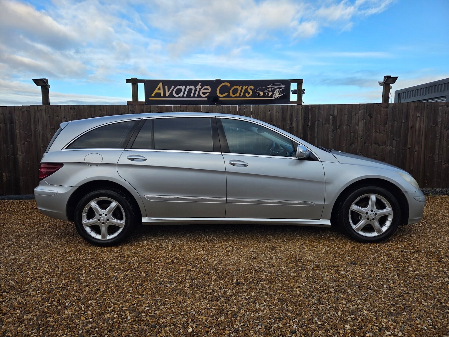 Used Mercedes-Benz R Class 2007 for sale - 76413850: Photo 2