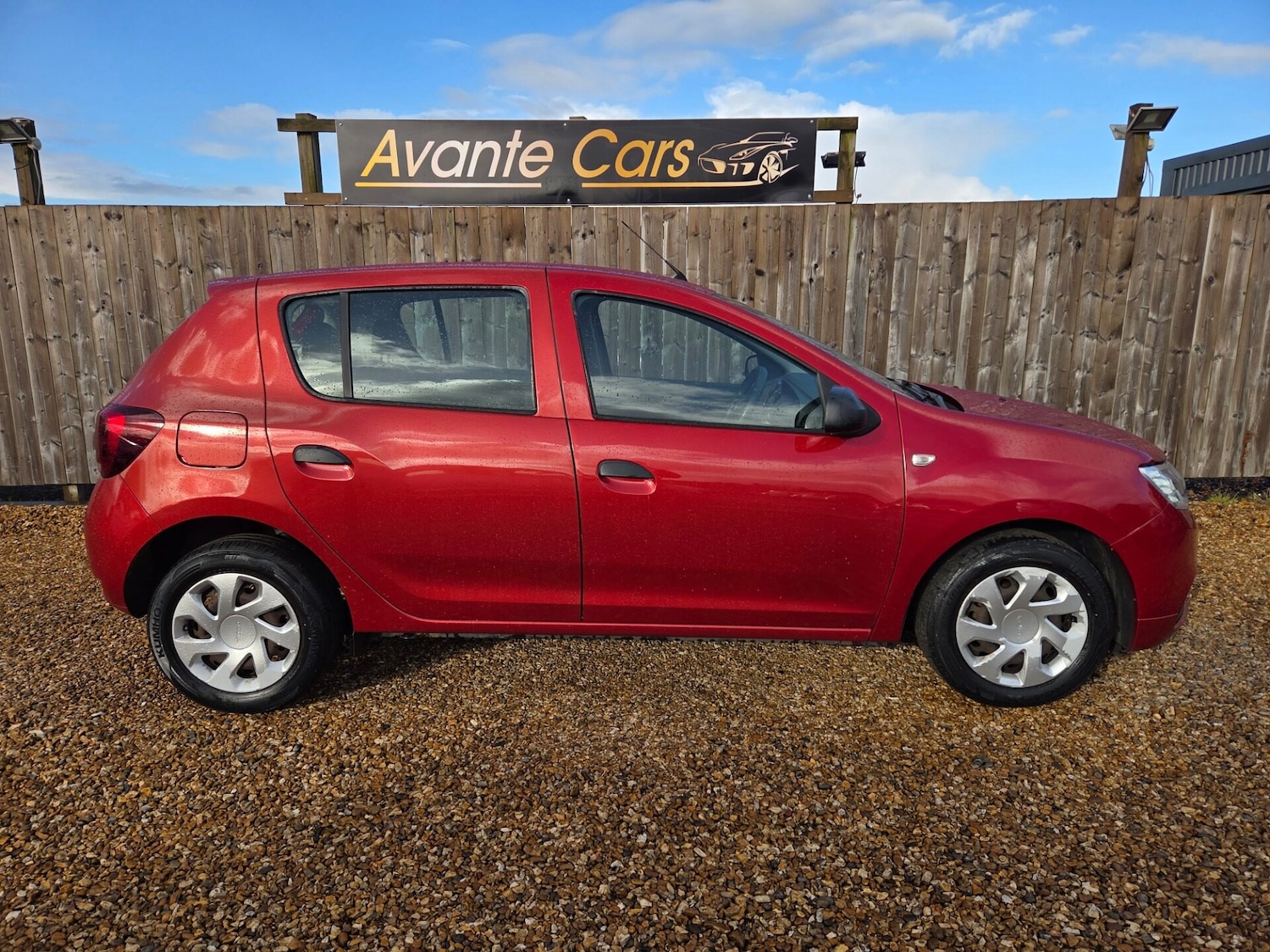 Used Dacia Sandero 2017 for sale - 76353736: Photo 2