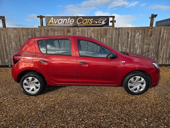 Used Dacia Sandero 2017 for sale - 76353736: Photo