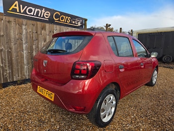 Used Dacia Sandero 2017 for sale - 76353736: Photo