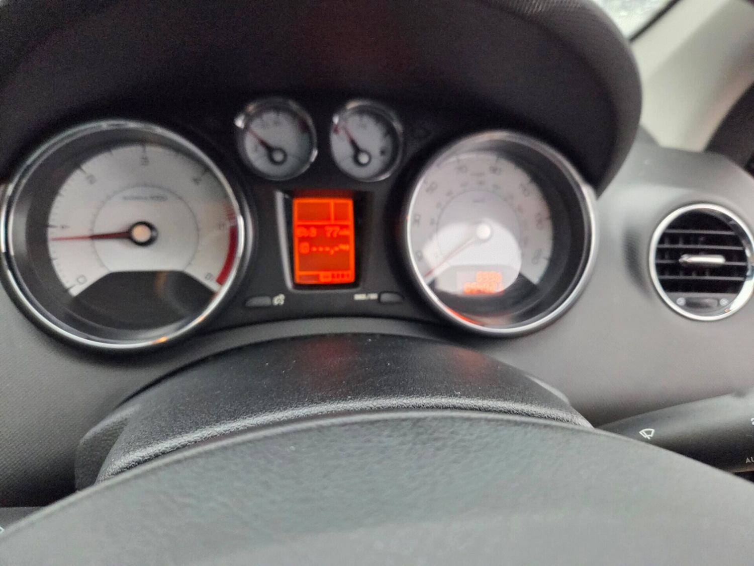 Used Peugeot 308 2013 for sale - 77208679: Photo 14