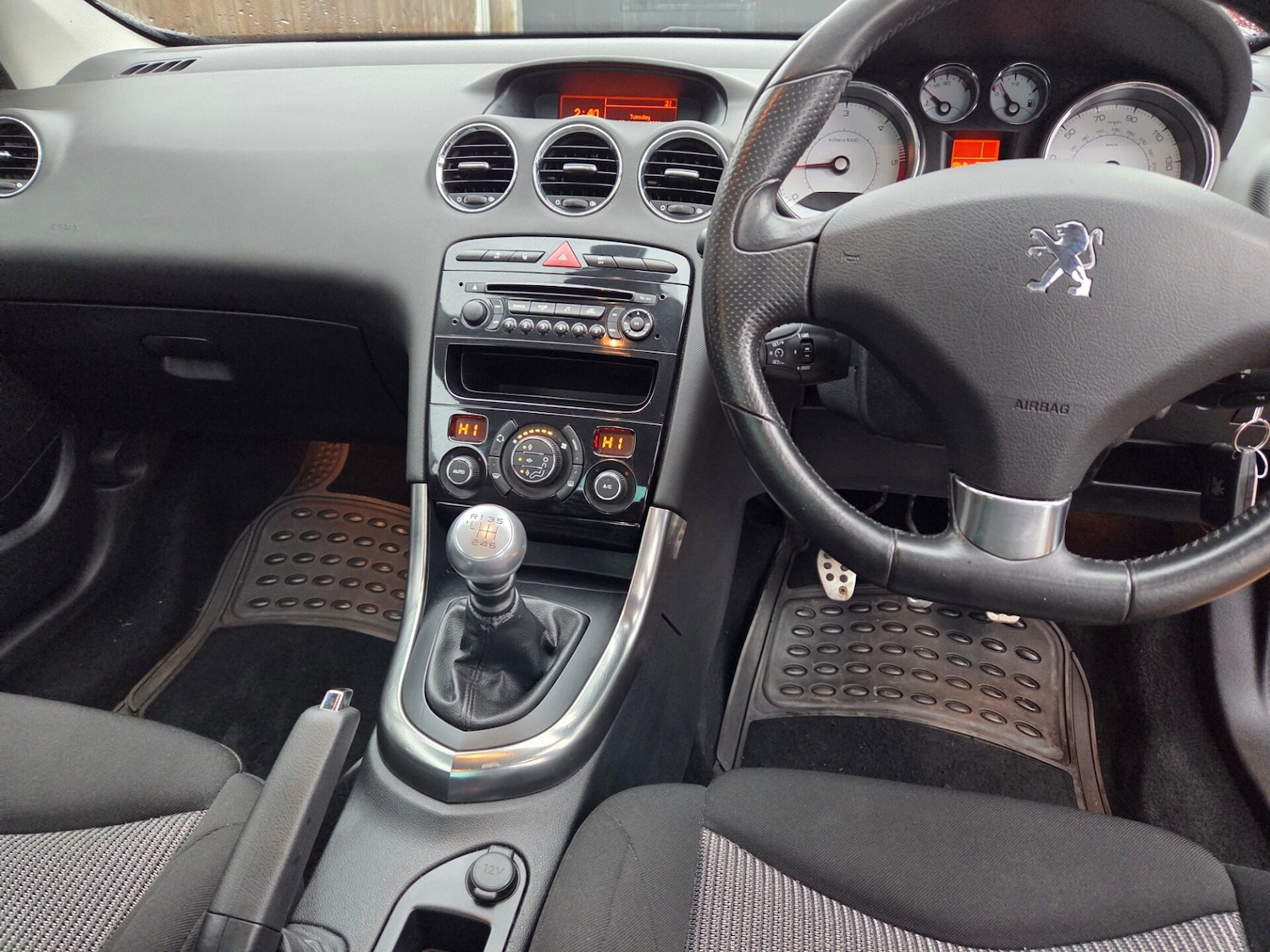 Used Peugeot 308 2013 for sale - 77208679: Photo 15