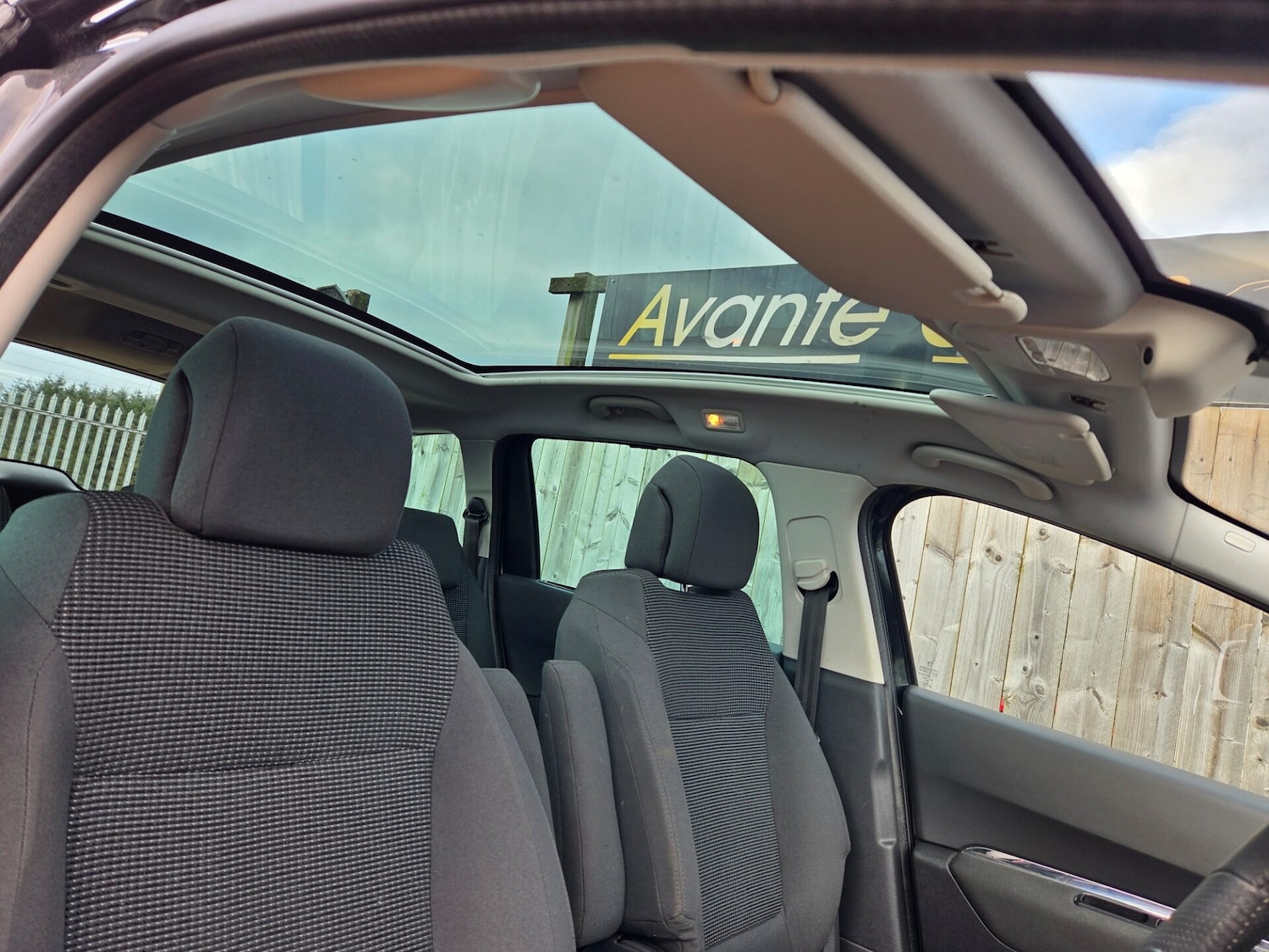 Used Peugeot 5008 2013 for sale - 76895913: Photo 17