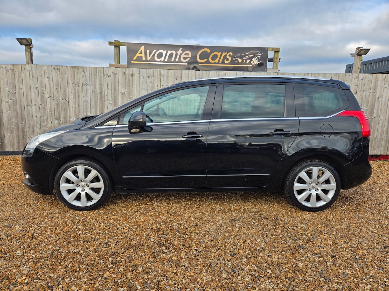Used Peugeot 5008 2013 for sale - 76895913: Photo 6