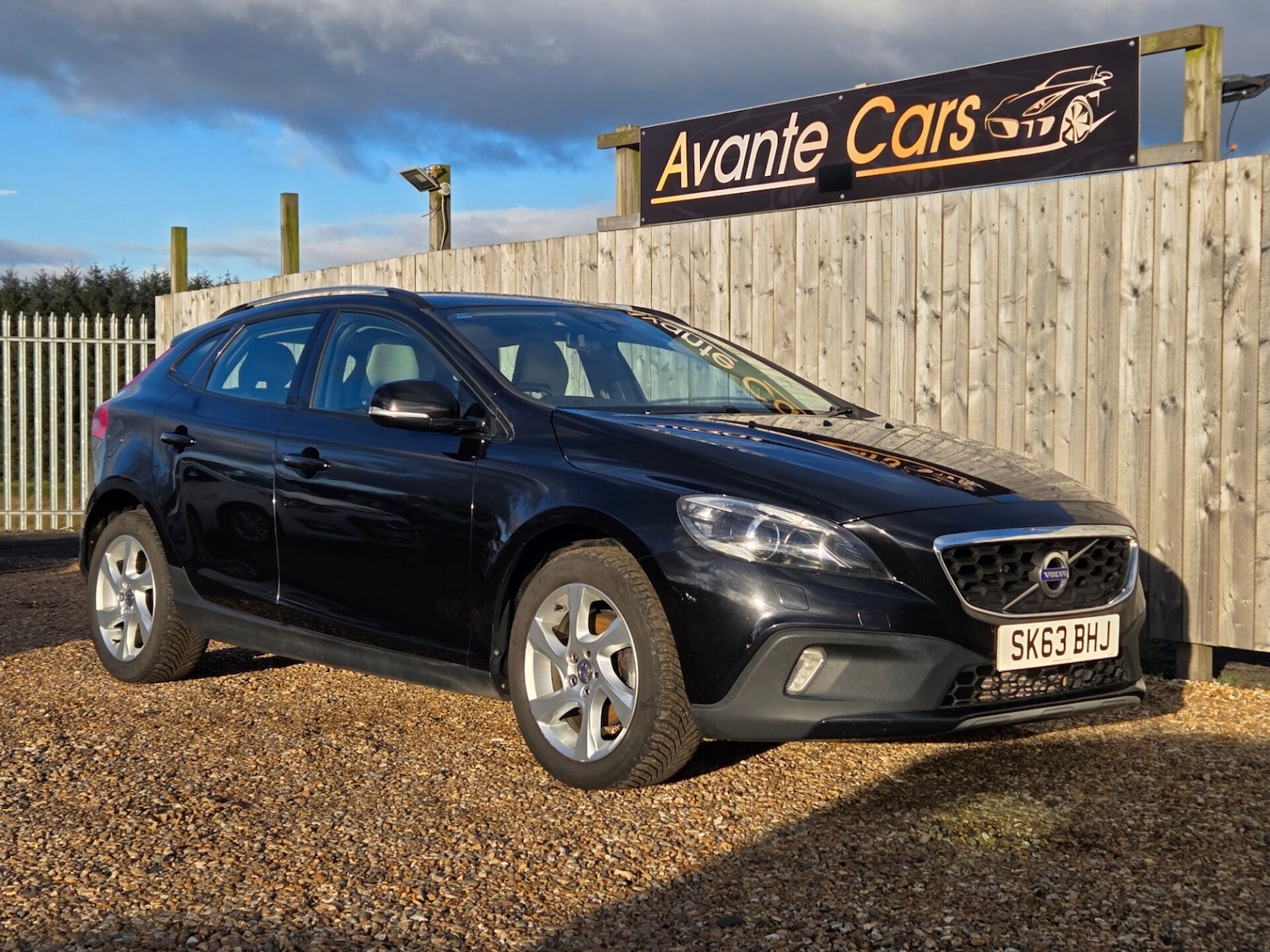 Used Volvo V40 2013 for sale - 76357466: Photo 1