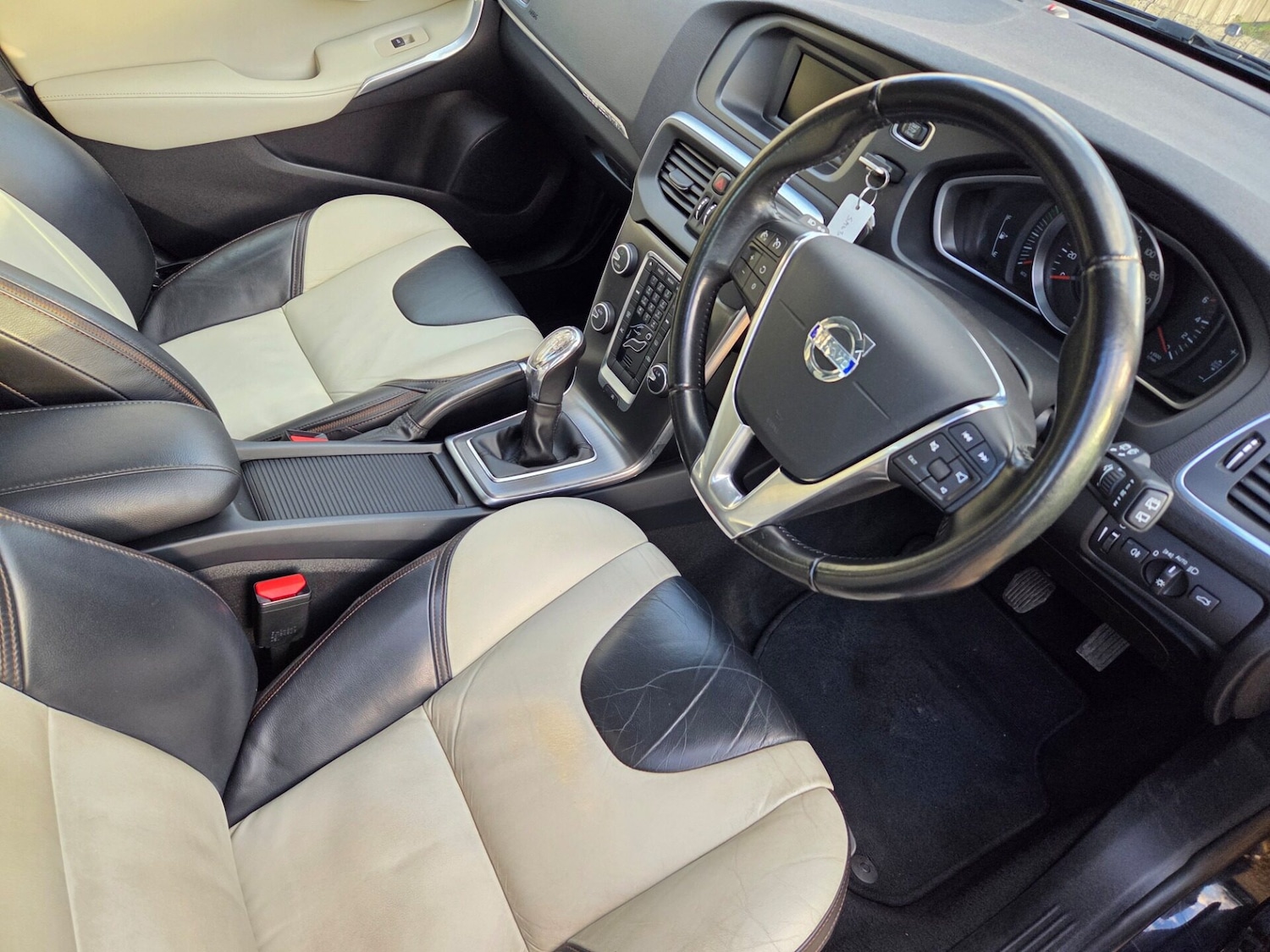 Used Volvo V40 2013 for sale - 76357466: Photo 10