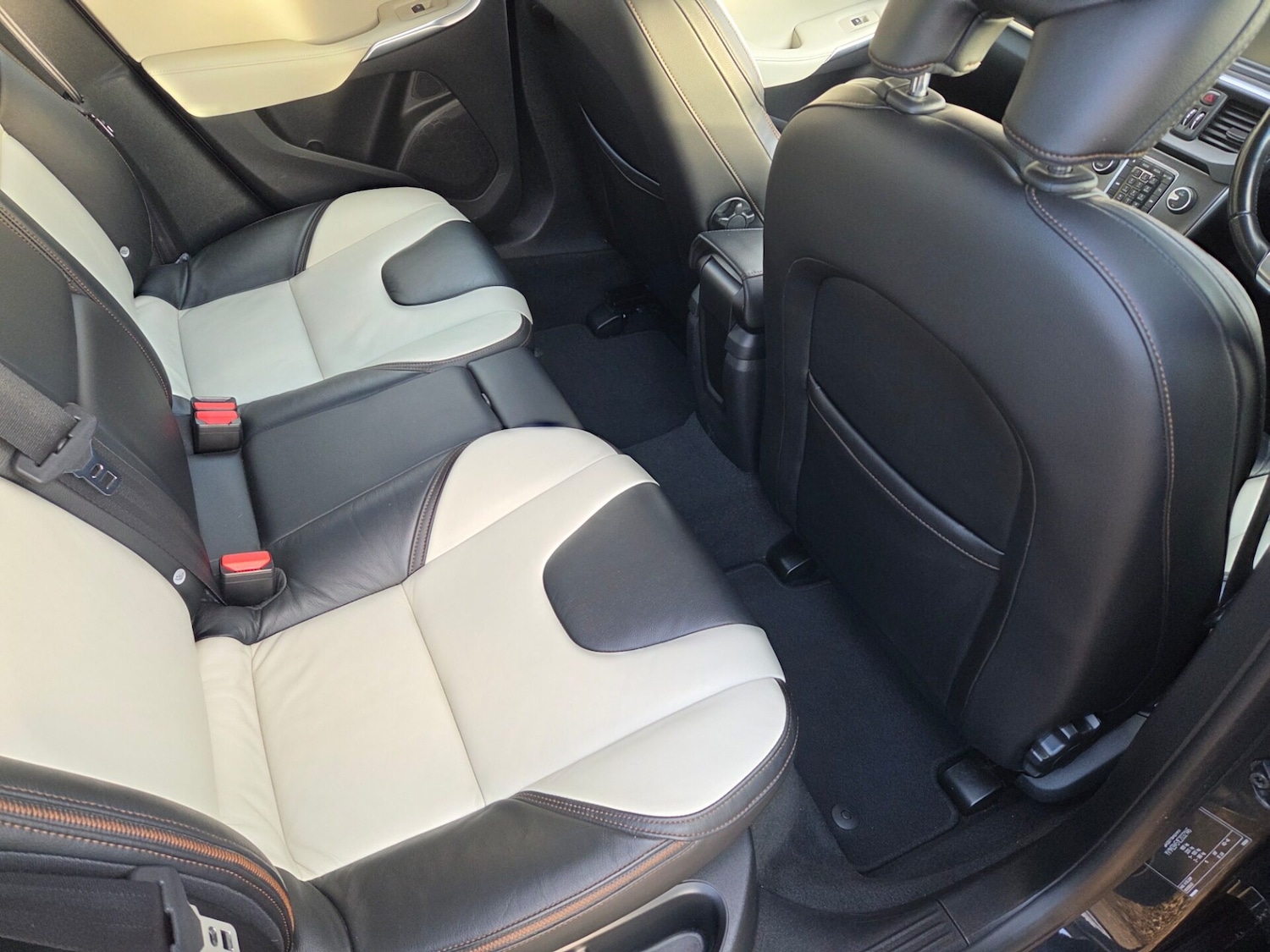 Used Volvo V40 2013 for sale - 76357466: Photo 19