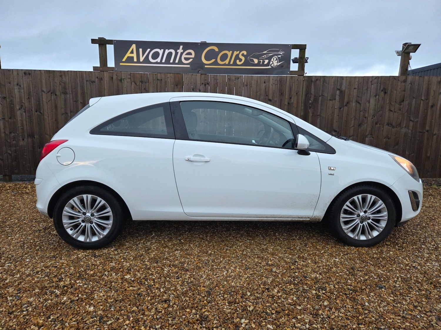 Used Vauxhall Corsa 2015 for sale - 76481217: Photo 2