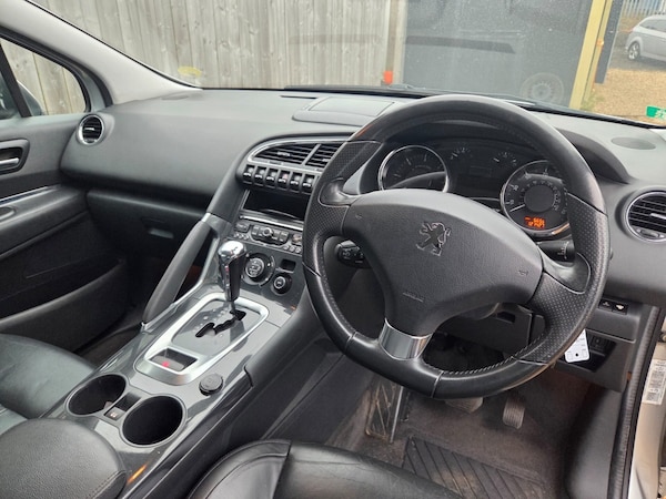 Used Peugeot 3008 2011 for sale - 76232939: Photo 8