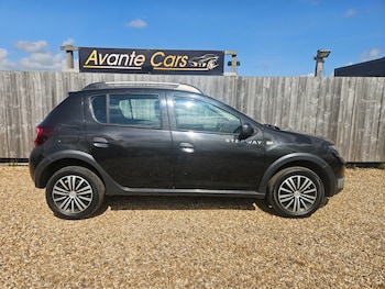 Used Dacia Sandero Stepway 2015 for sale - 76043845: Photo 2