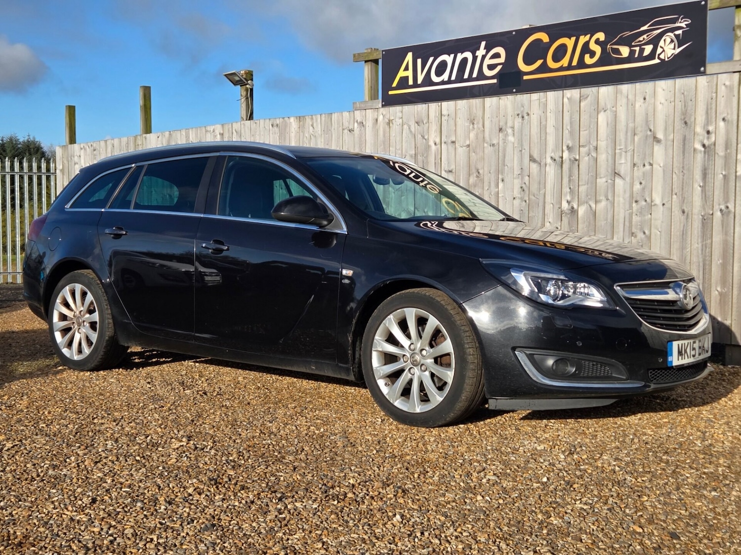 Used Vauxhall Insignia 2015 for sale - 76353749: Photo 1