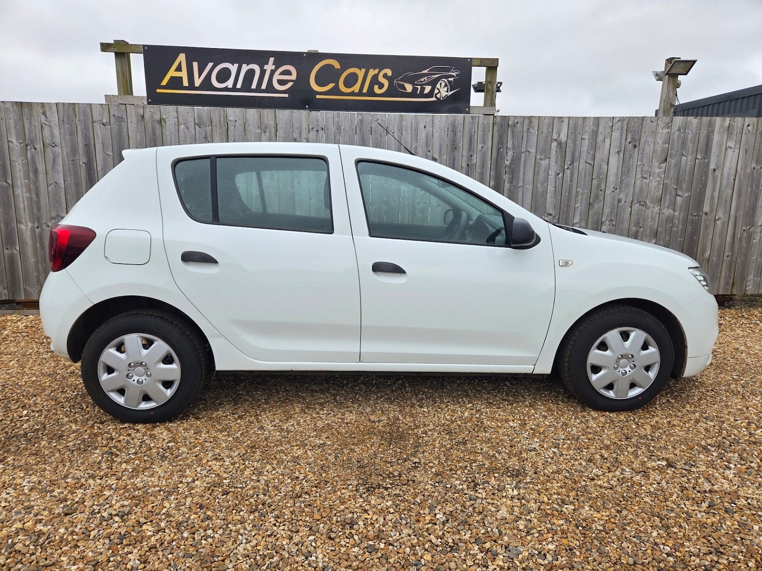 Used Dacia Sandero 2017 for sale - 77820367: Photo 2