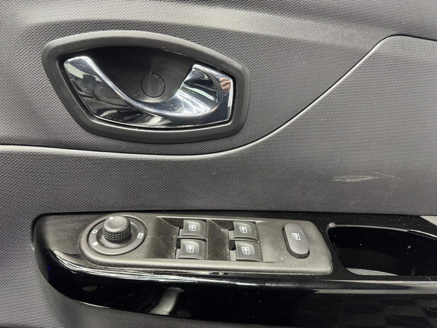 Used Renault Captur 2015 for sale - 76953039: Photo 18