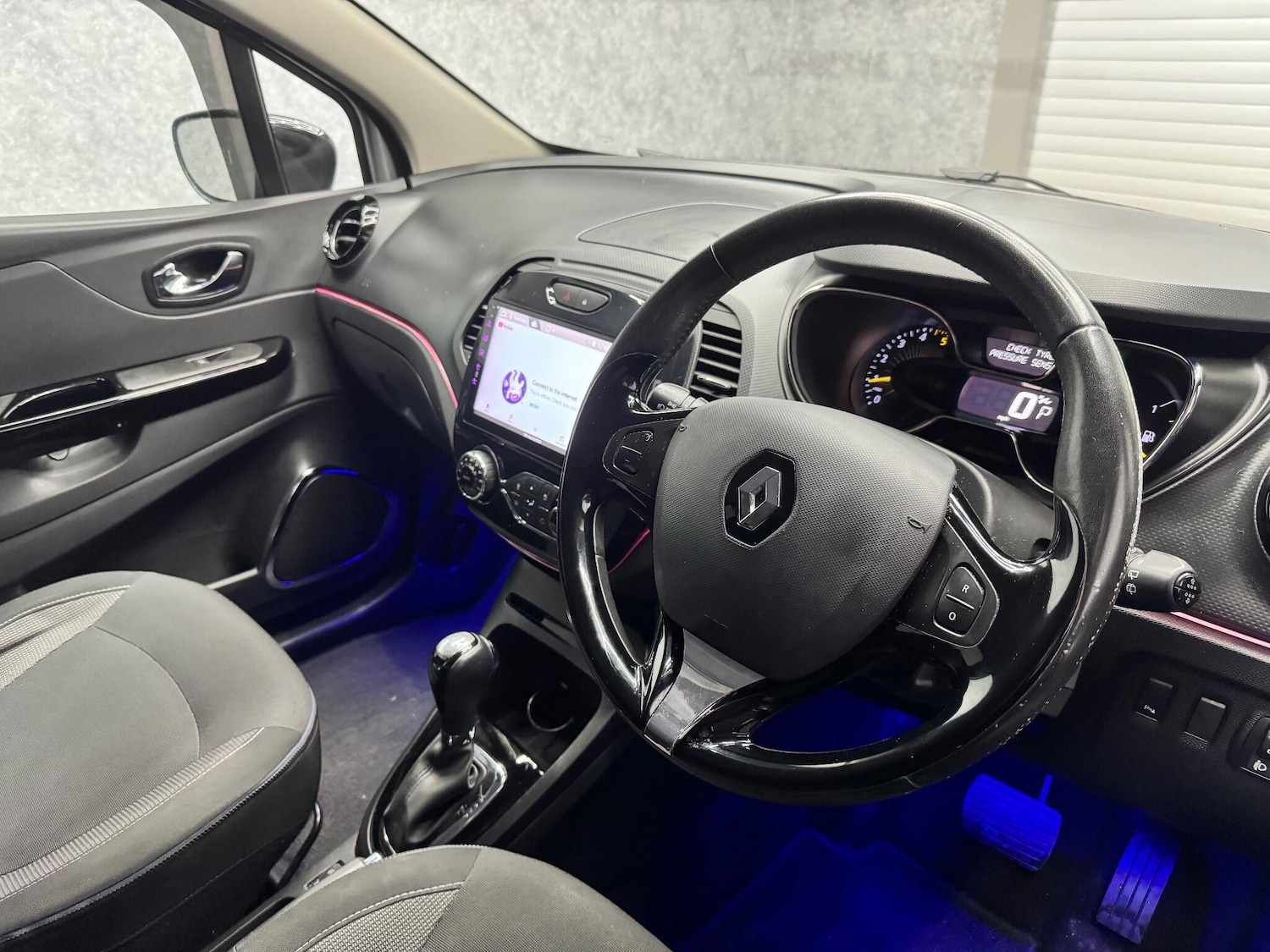 Used Renault Captur 2015 for sale - 76953039: Photo 2