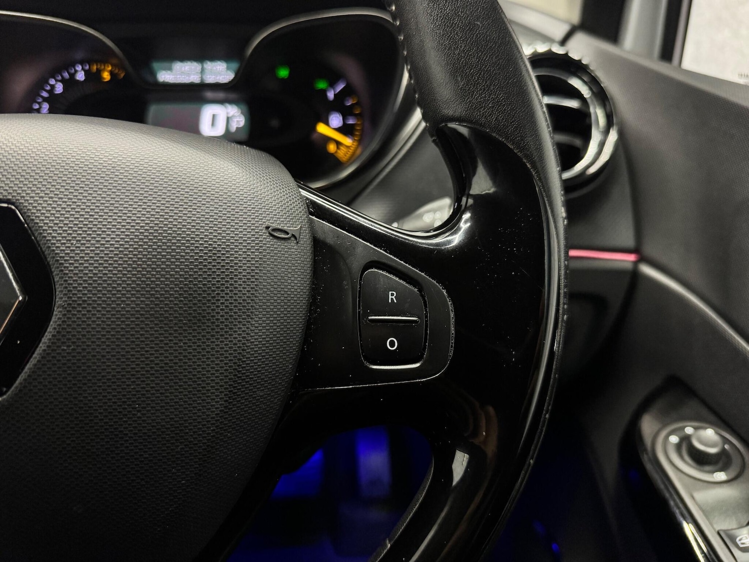 Used Renault Captur 2015 for sale - 76953039: Photo 9