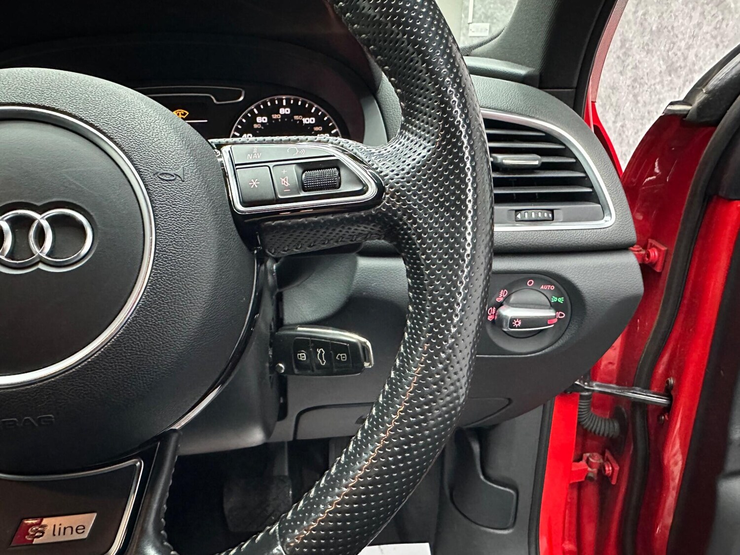 Used Audi Q3 2014 for sale - 78058887: Photo 11