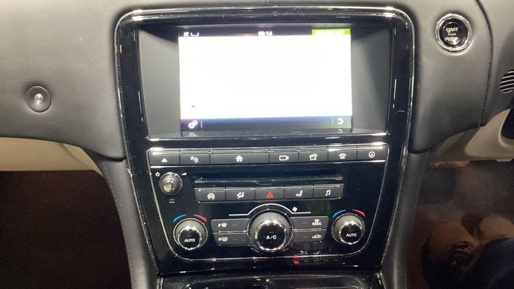 Used Jaguar XJ 2017 for sale - 77469209: Photo 4