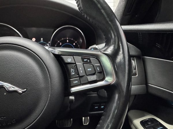Used Jaguar XF 2016 for sale - 76240209: Photo 17