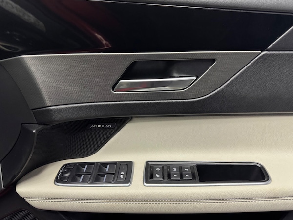 Used Jaguar XF 2016 for sale - 76240209: Photo 23