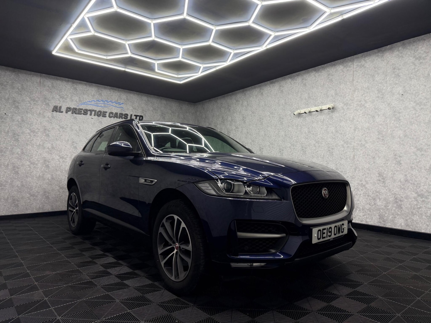 Used Jaguar F-Pace 2019 for sale - 78058394: Photo 6