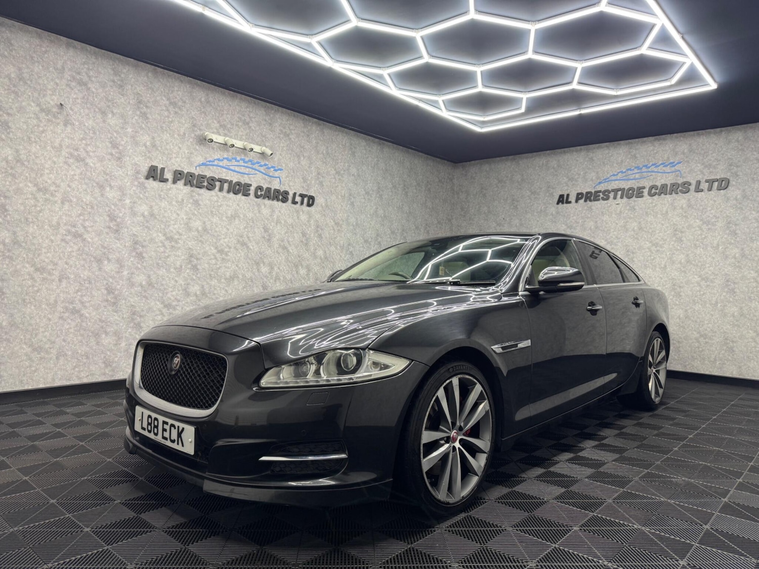 Used Jaguar XJ 2014 for sale - 76020454: Photo 1