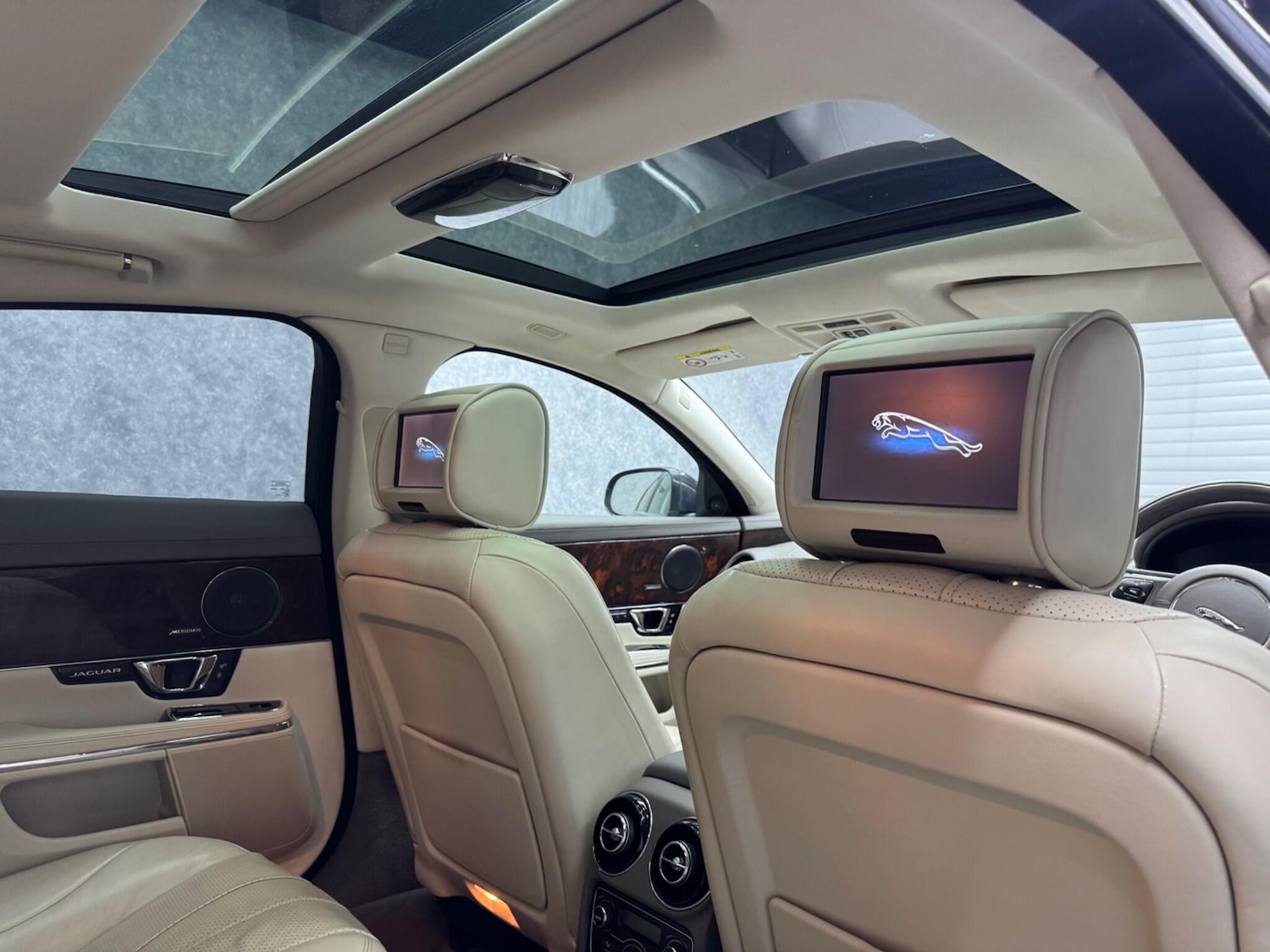 Used Jaguar XJ 2014 for sale - 76020454: Photo 16