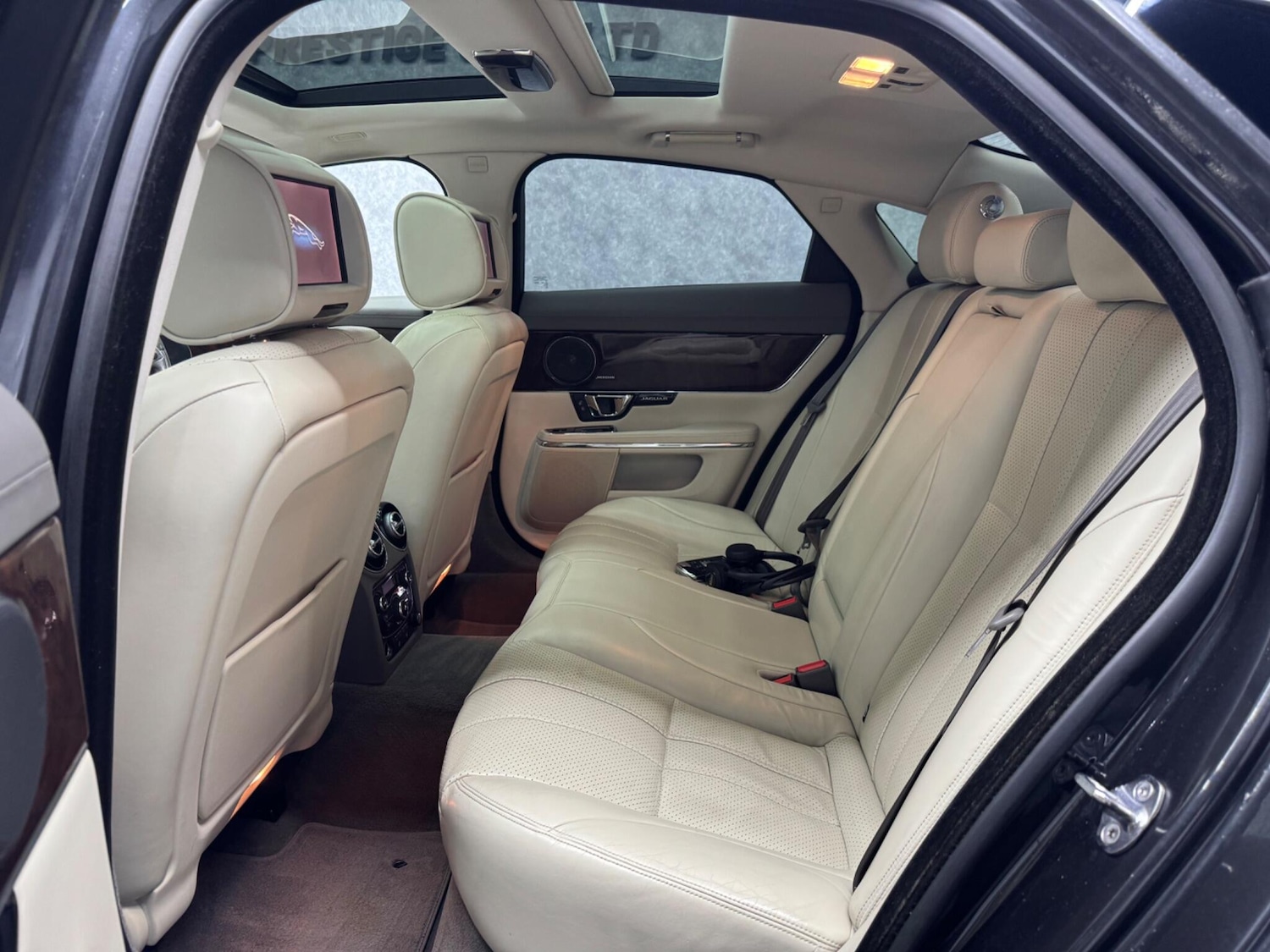 Used Jaguar XJ 2014 for sale - 76020454: Photo 17