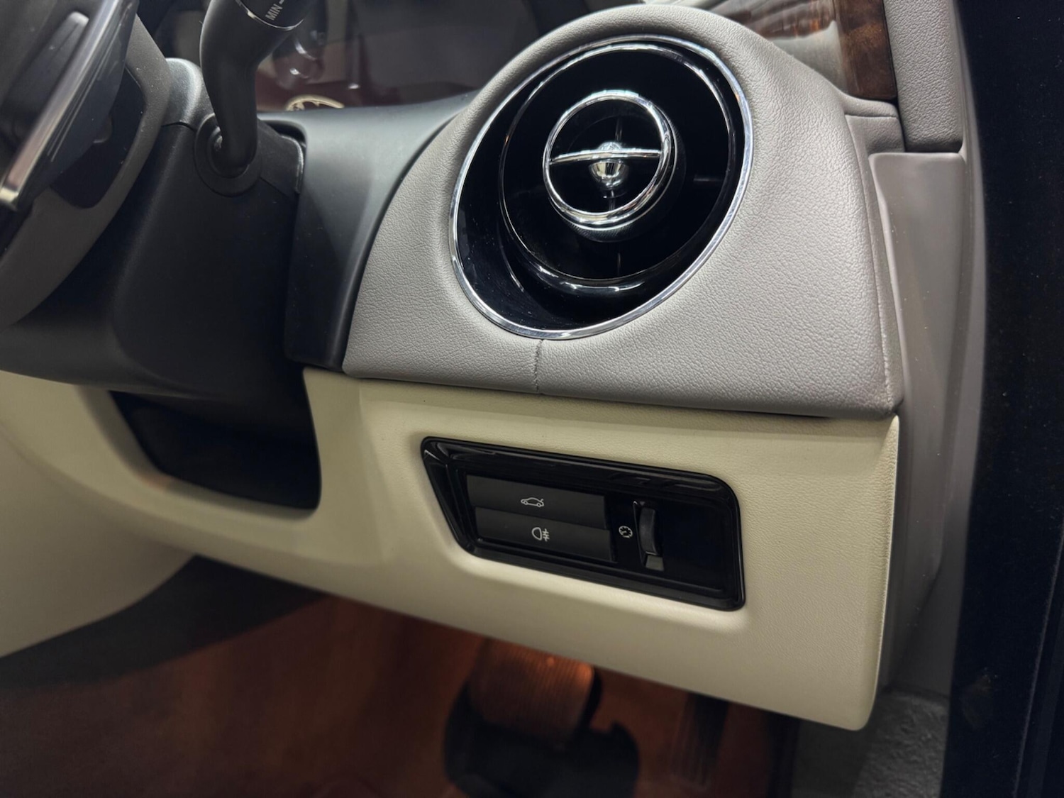 Used Jaguar XJ 2014 for sale - 76020454: Photo 25