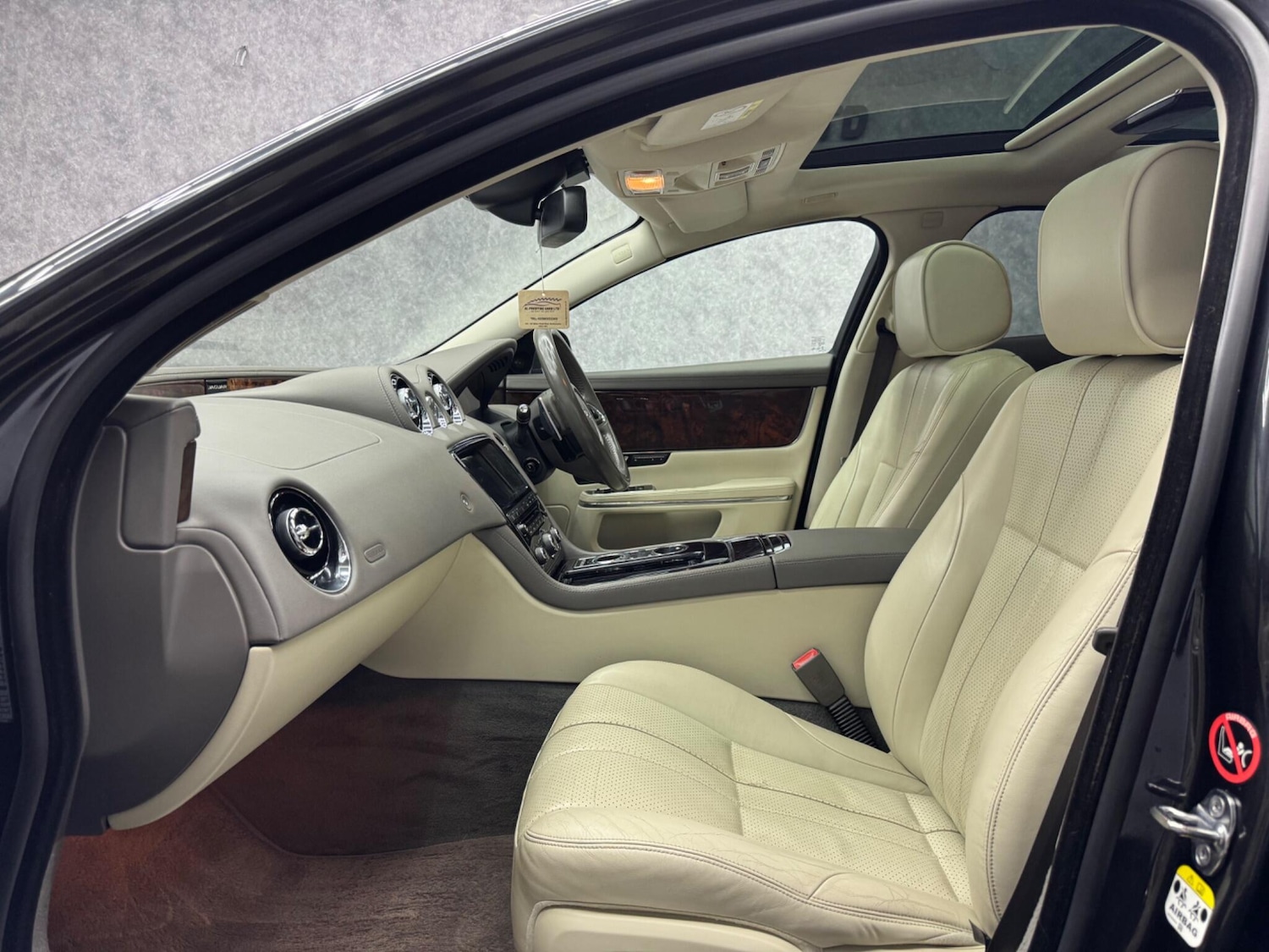 Used Jaguar XJ 2014 for sale - 76020454: Photo 3