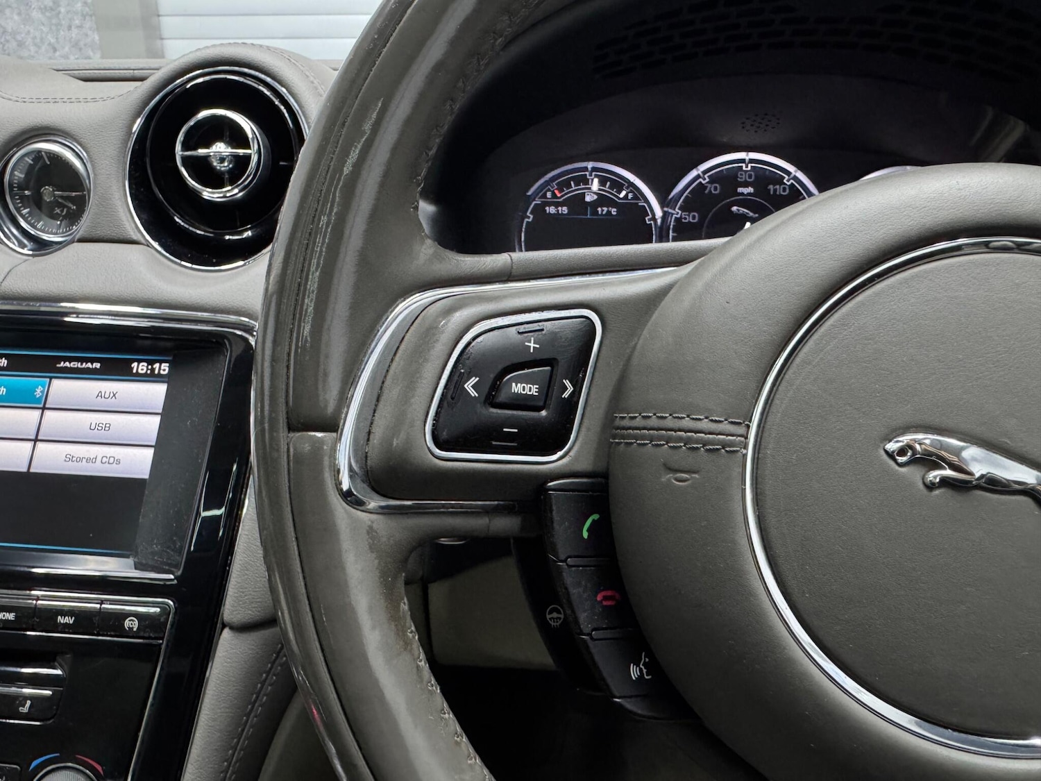 Used Jaguar XJ 2014 for sale - 76020454: Photo 6