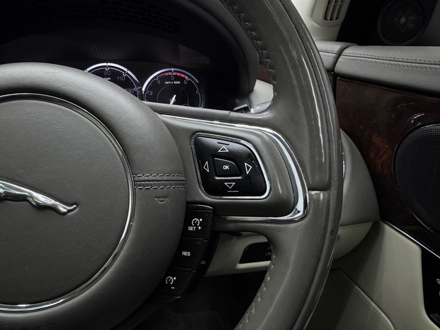 Used Jaguar XJ 2014 for sale - 76020454: Photo 7