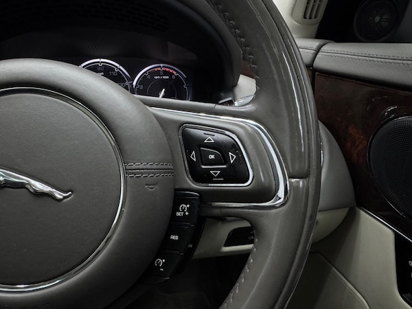 Used Jaguar XJ 2014 for sale - 76020454: Photo 7