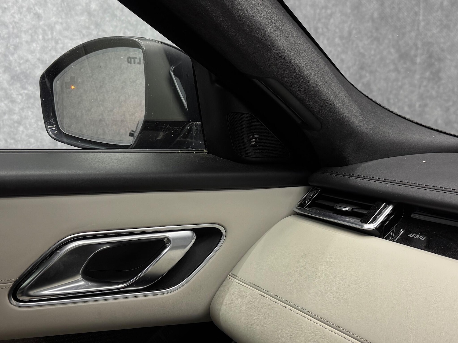 Used Land Rover Range Rover Velar 2017 for sale - 76572163: Photo 26