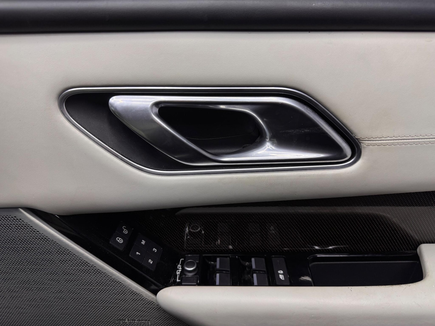 Used Land Rover Range Rover Velar 2017 for sale - 76572163: Photo 27