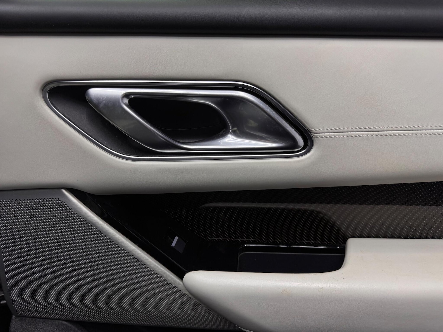 Used Land Rover Range Rover Velar 2017 for sale - 76572163: Photo 28