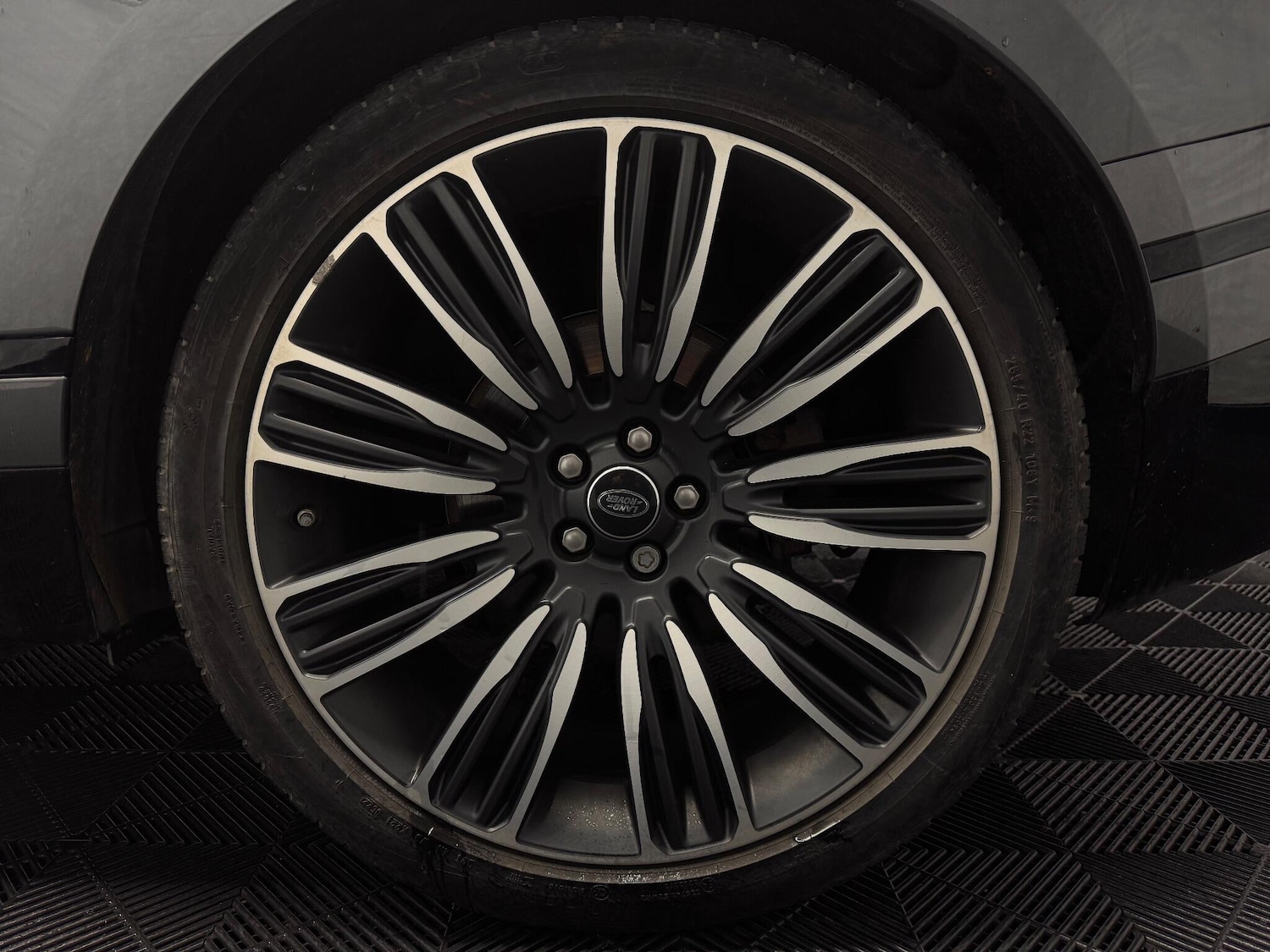 Used Land Rover Range Rover Velar 2017 for sale - 76572163: Photo 37