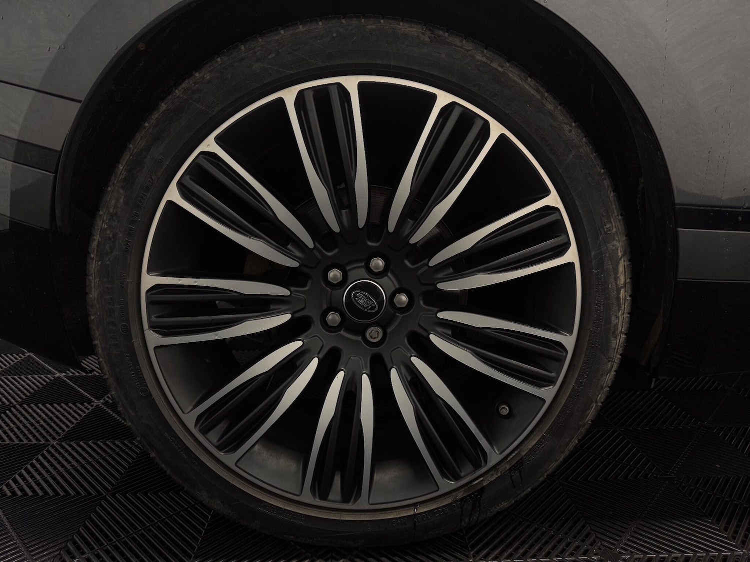 Used Land Rover Range Rover Velar 2017 for sale - 76572163: Photo 38