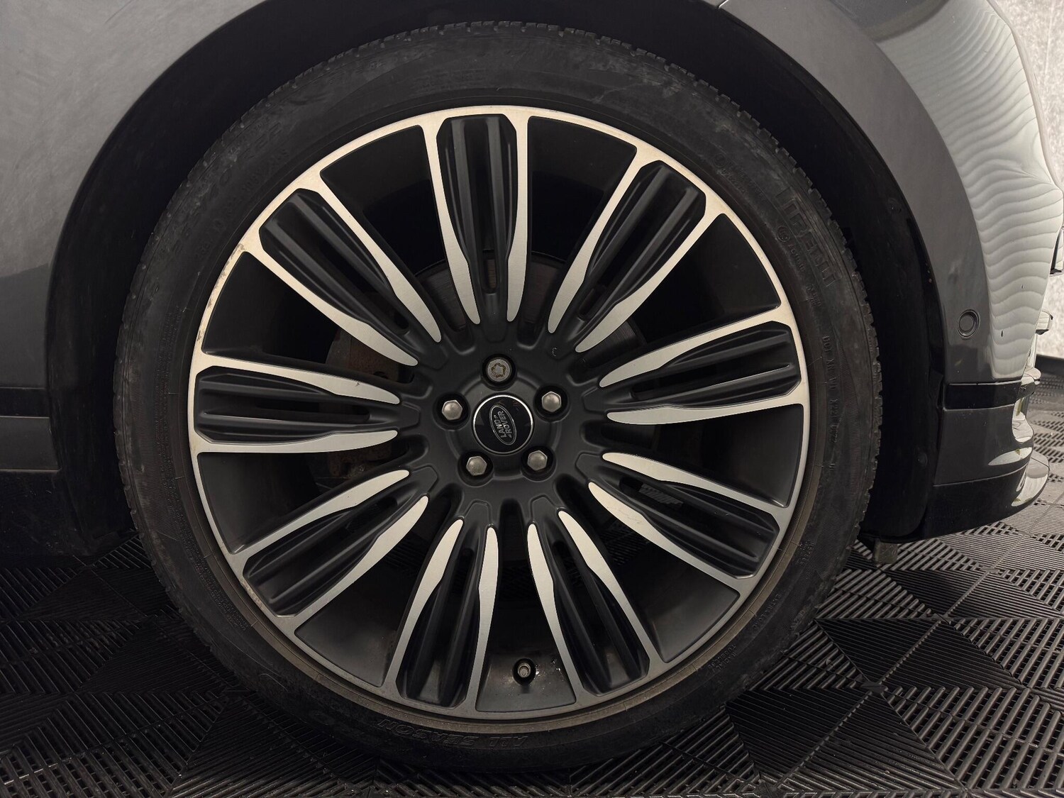 Used Land Rover Range Rover Velar 2017 for sale - 76572163: Photo 39