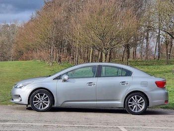 (14) - 2.0 D-4D Icon Business Edition Euro 5 4dr