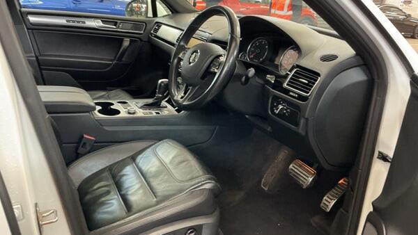 Used Volkswagen Touareg 2015 for sale - 78203814: Photo 2