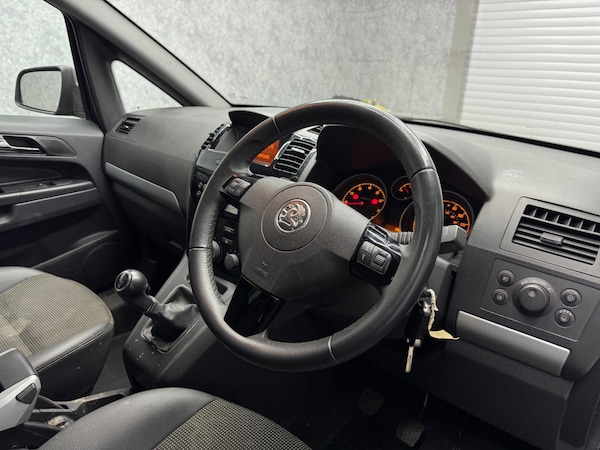 Used Vauxhall Zafira 2011 for sale - 75552171: Photo 2