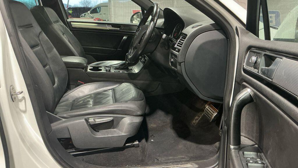 Used Volkswagen Touareg 2016 for sale - 77645918: Photo 2