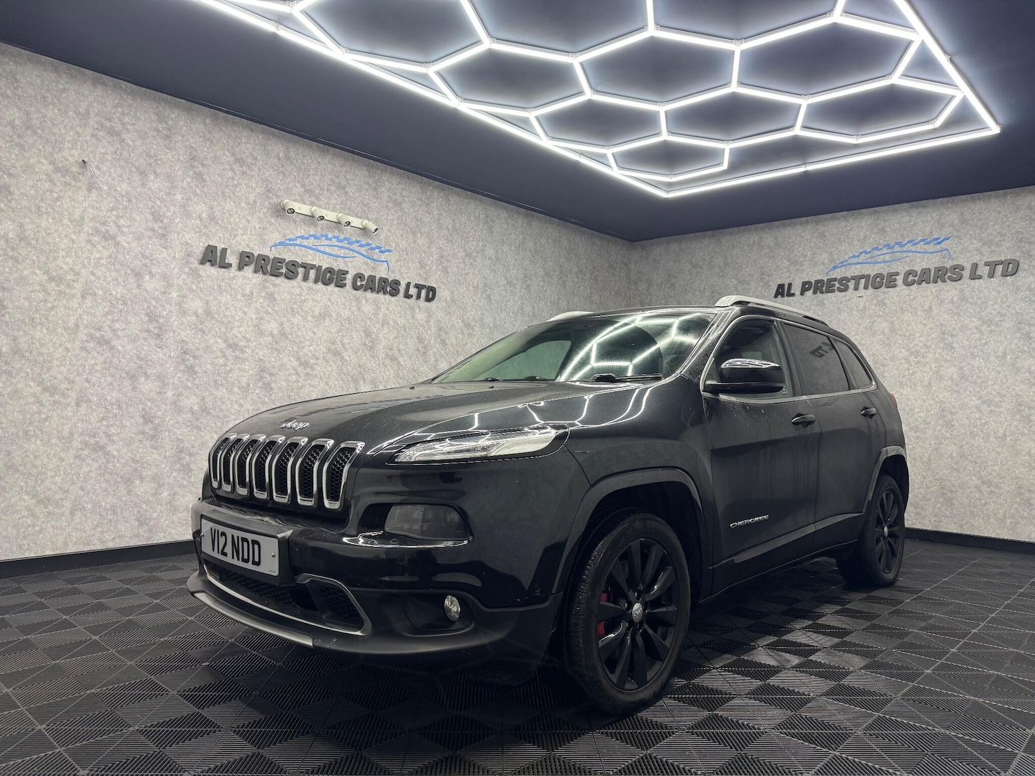 Used Jeep Cherokee 2017 for sale - 76539176: Photo 1
