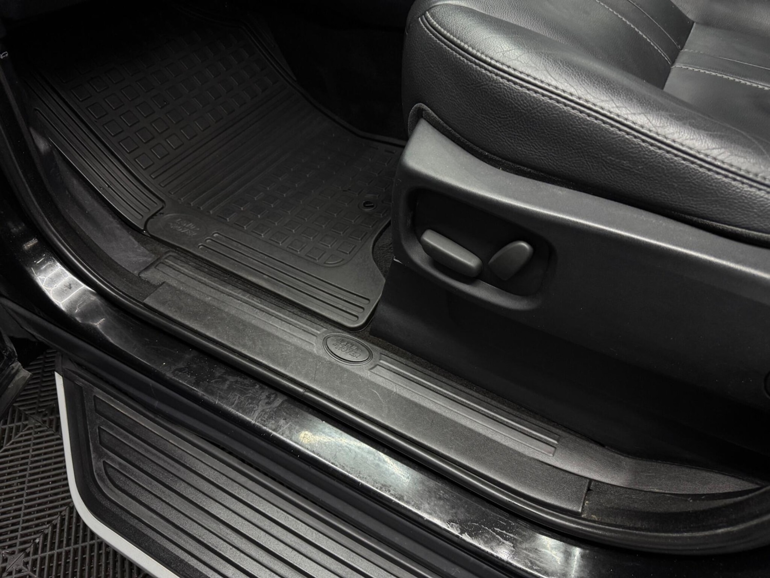 Used Land Rover Discovery 2016 for sale - 76457791: Photo 24