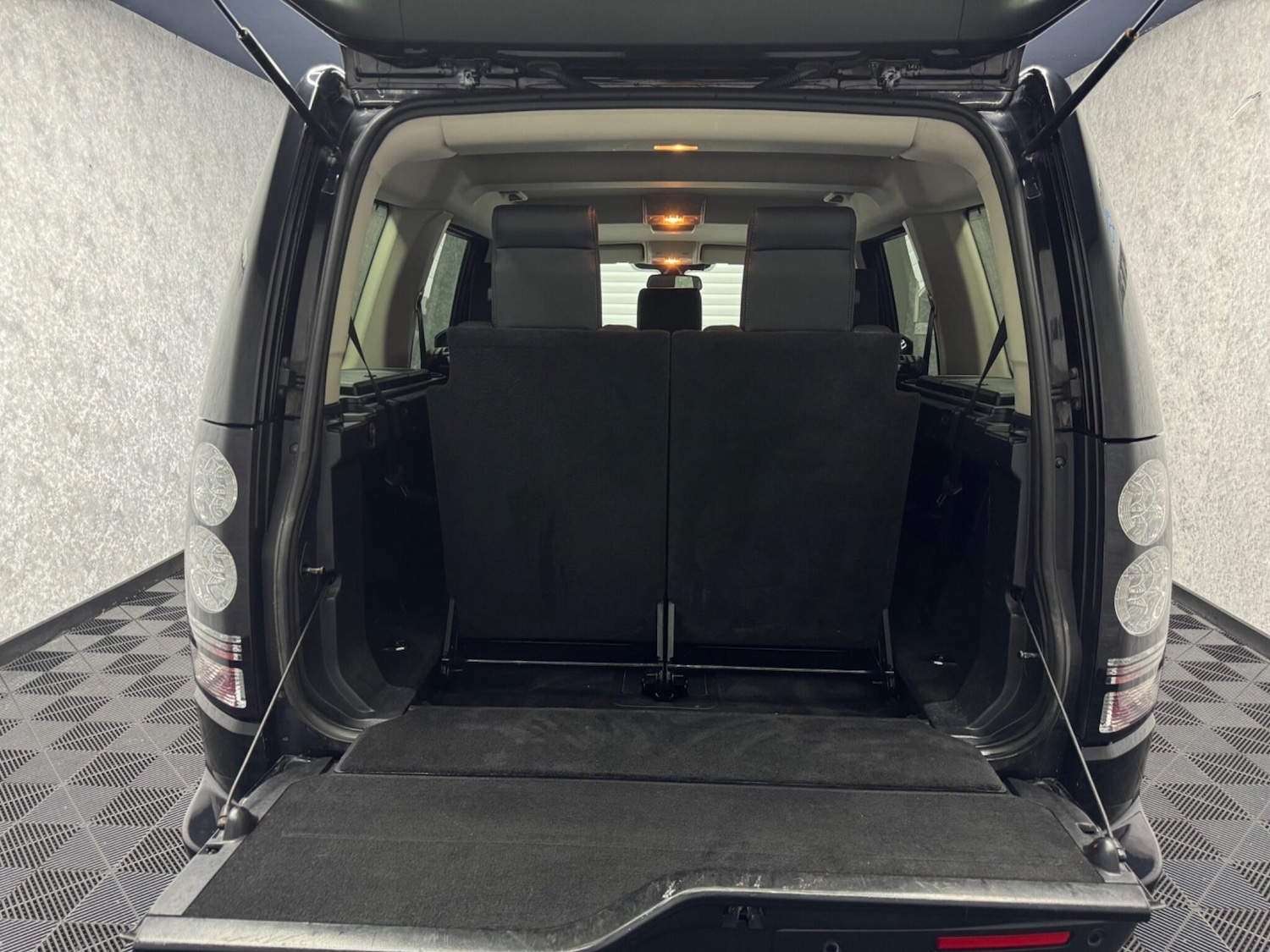 Used Land Rover Discovery 2016 for sale - 76457791: Photo 29