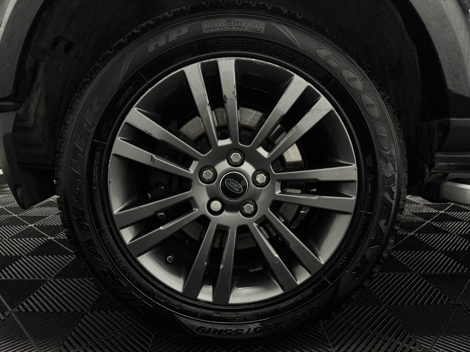 Used Land Rover Discovery 2016 for sale - 76457791: Photo 32