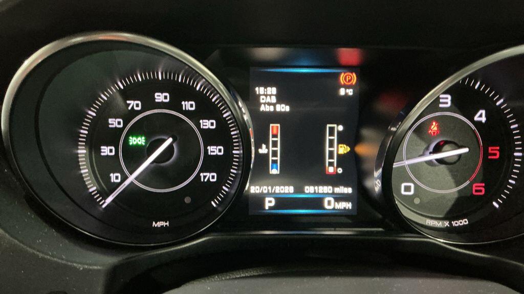 Used Jaguar XE 2016 for sale - 77315406: Photo 5